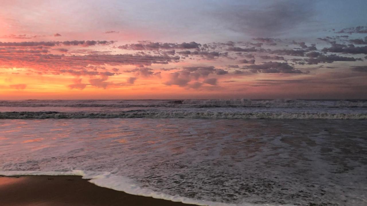 Frente Pro Mar - A - Do Tombo - Beachfront Apartment *