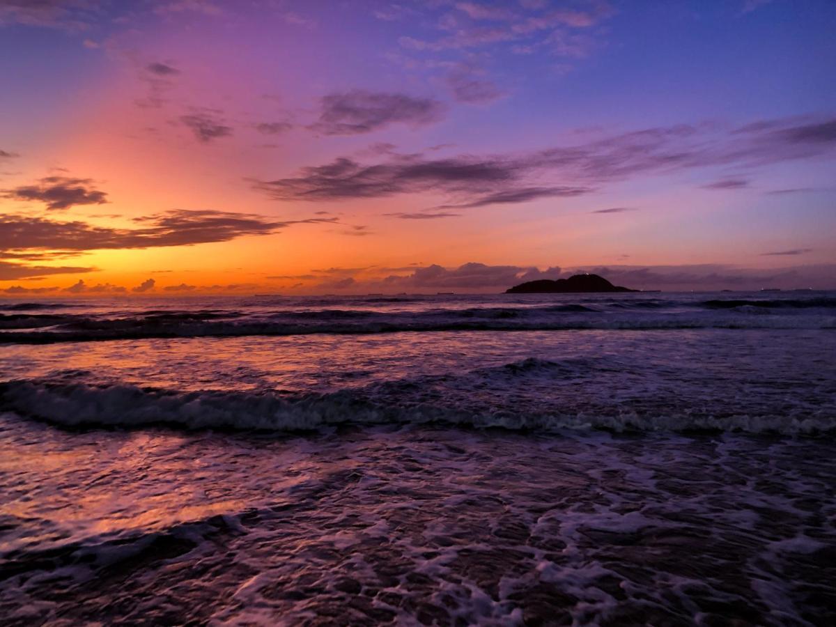 Frente Pro Mar - A - Do Tombo - Beachfront * Guaruja